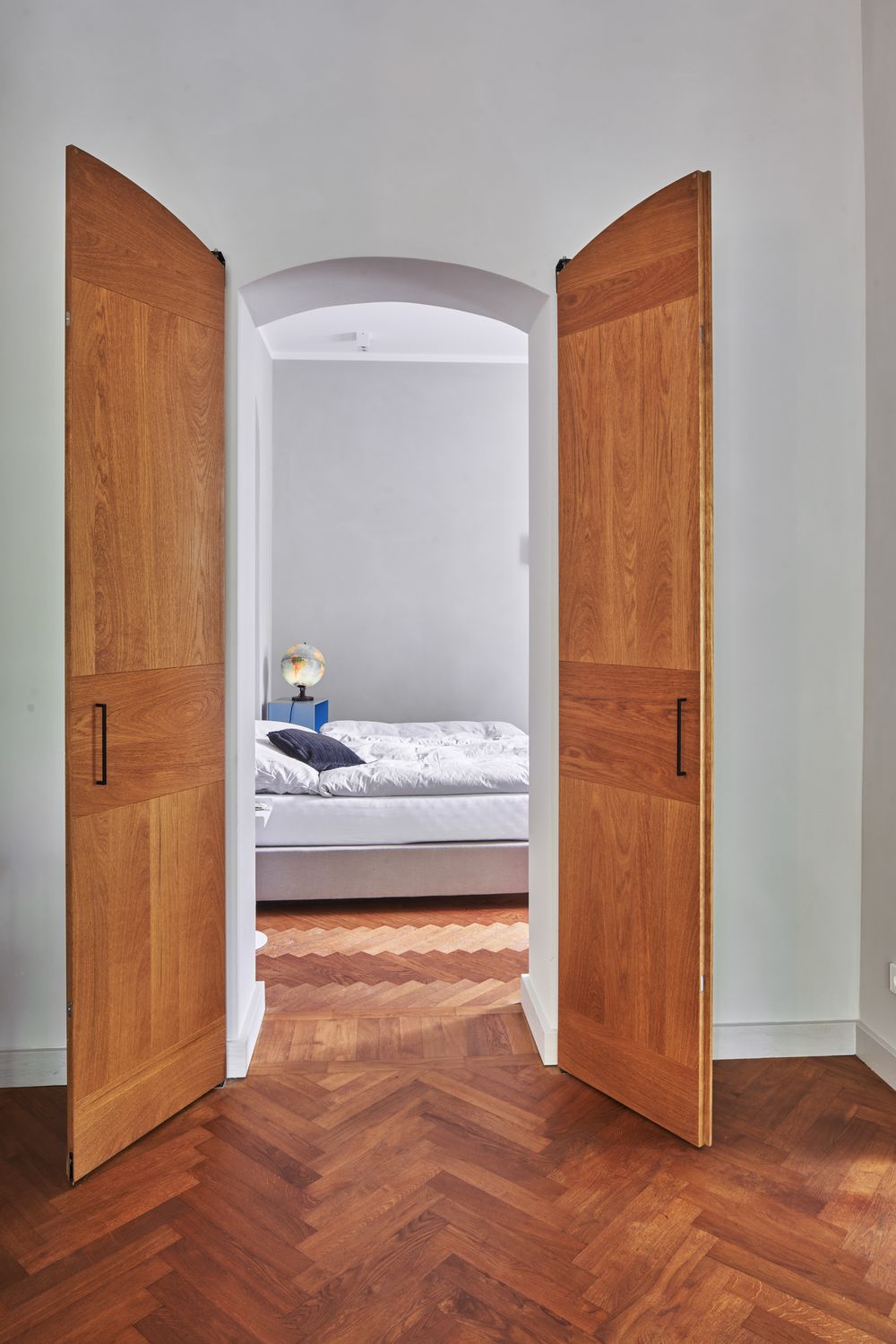 Flügeltüren aus Eiche zum Schlafzimmer, Rundbogen im Bestand